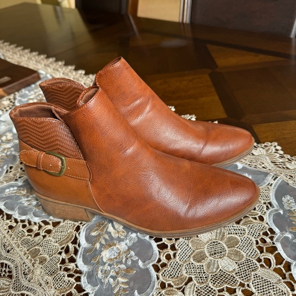 Bare Traps booties EUC - Picture 2 of 9